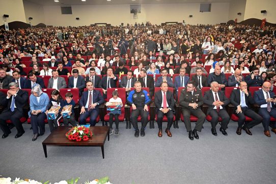Sanayi ve Teknoloji Bakanı Kacır ile Türkiye’nin İlk Astronotu Gezeravcı Öğrencilerle Buluştu